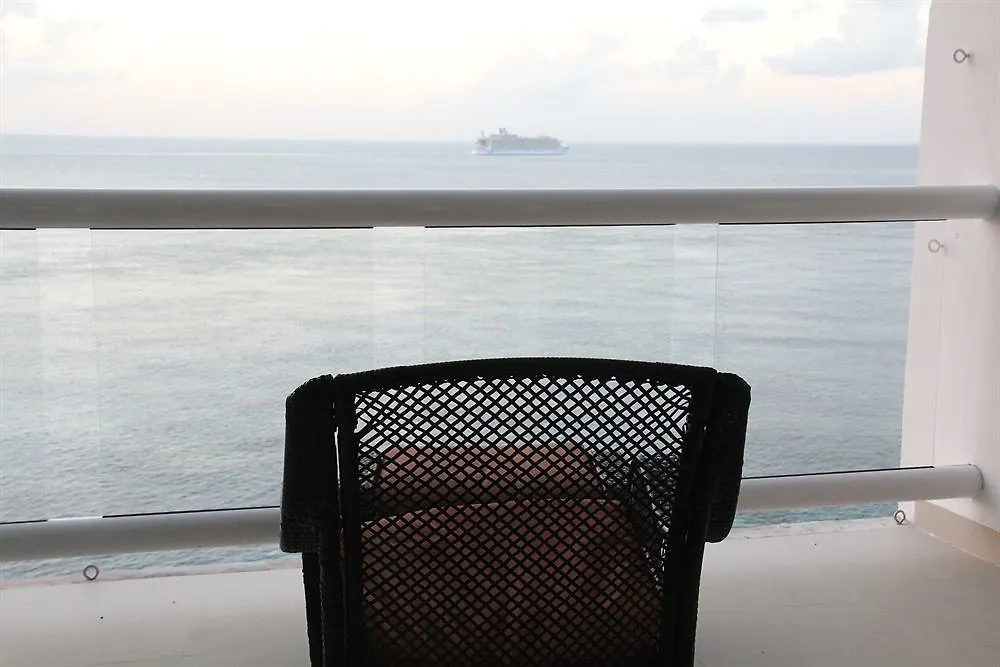 Peninsula Grand Cozumel 호텔 3*,